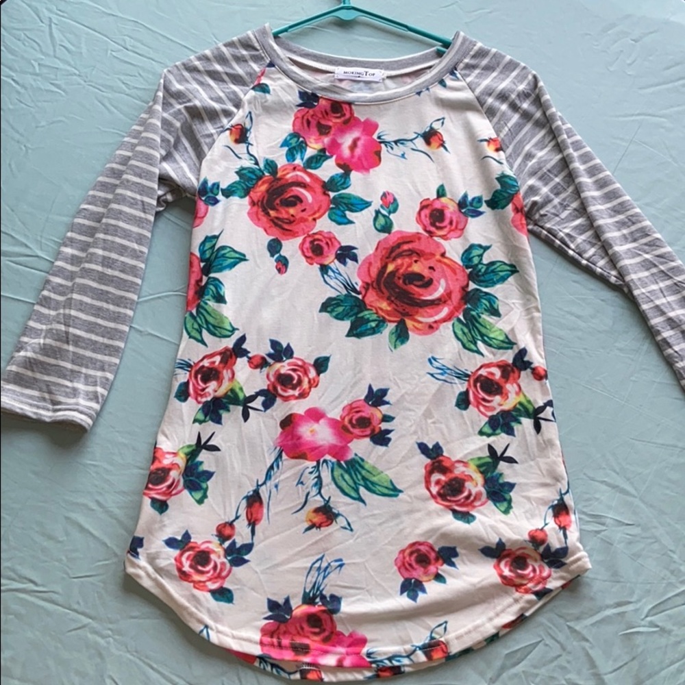 Floral top NWOT